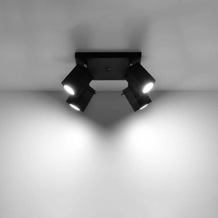 Plafonnier moderne merida noir avec quatre spots merida directionnables pour diriger précisément la lumière