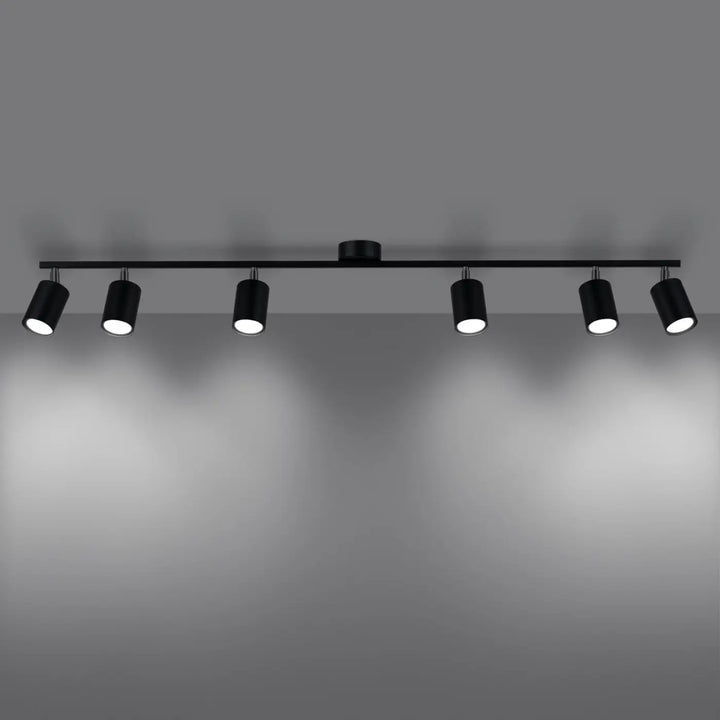 Luminaire plafonnier lemmi 6l noir avec cinq spots réglables en finition mate noire dans une forme minimaliste