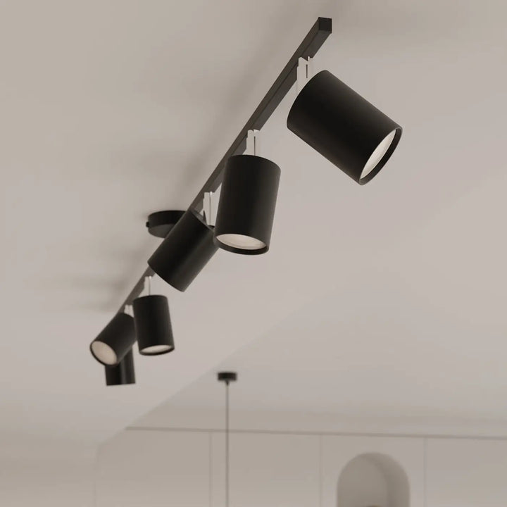 Luminaire plafonnier lemmi 6l noir avec lampes lemmi à forme minimaliste et têtes réglables sur rail moderne