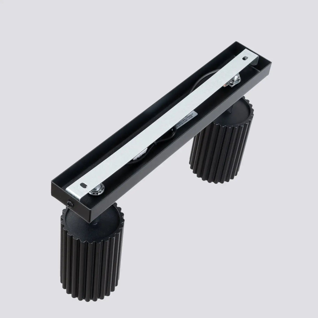 Plafonnier karbon allie double tête noir avec ampoules gu10 interchangeables et design minimaliste en métal élégant