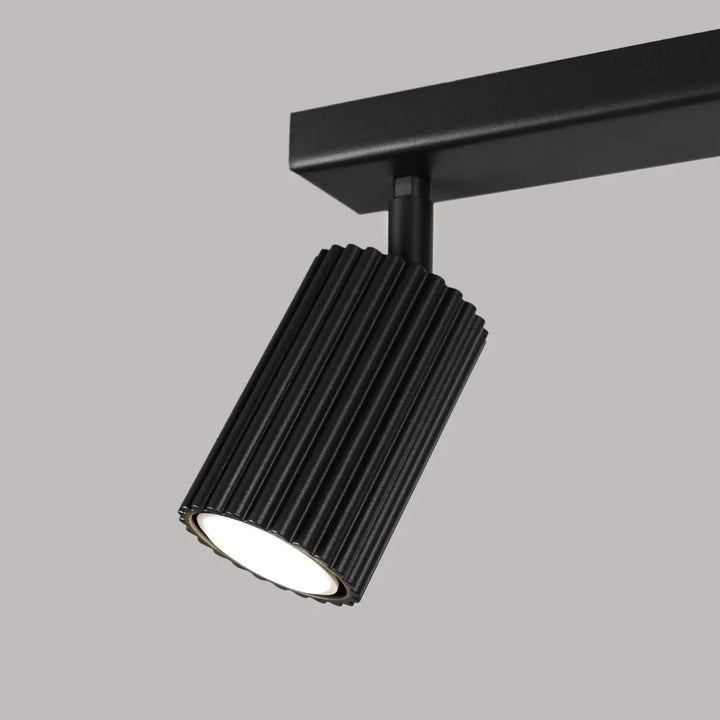Plafonnier karbon allie design minimaliste et ampoules gu10 interchangeables en noir avec finition cannelée