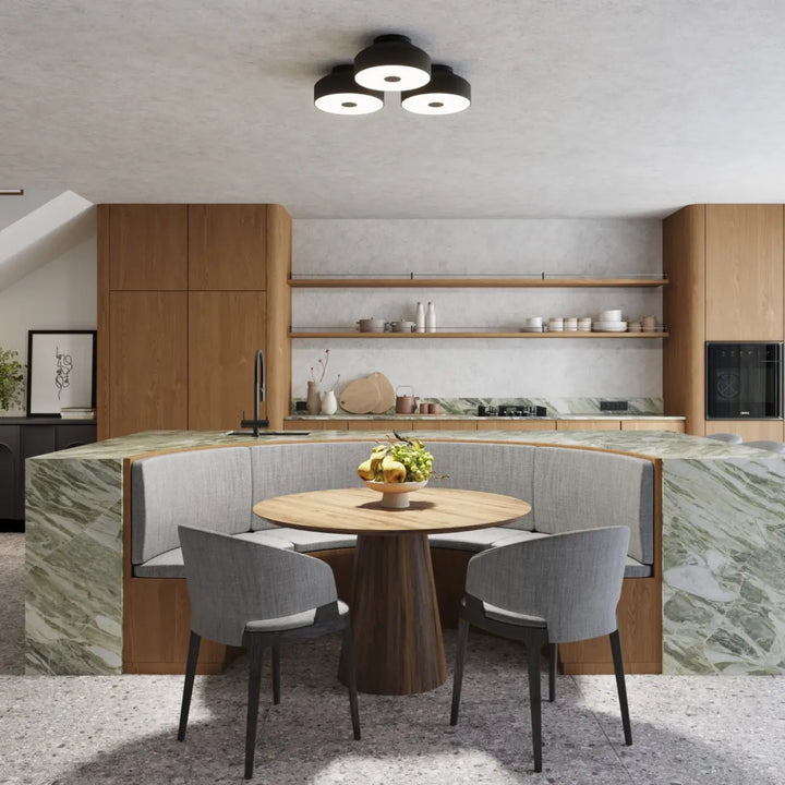 Plafonnier omiq allie simplicité et design exceptionnel avec un socle en bois rond foncé et un dessus clair en bois