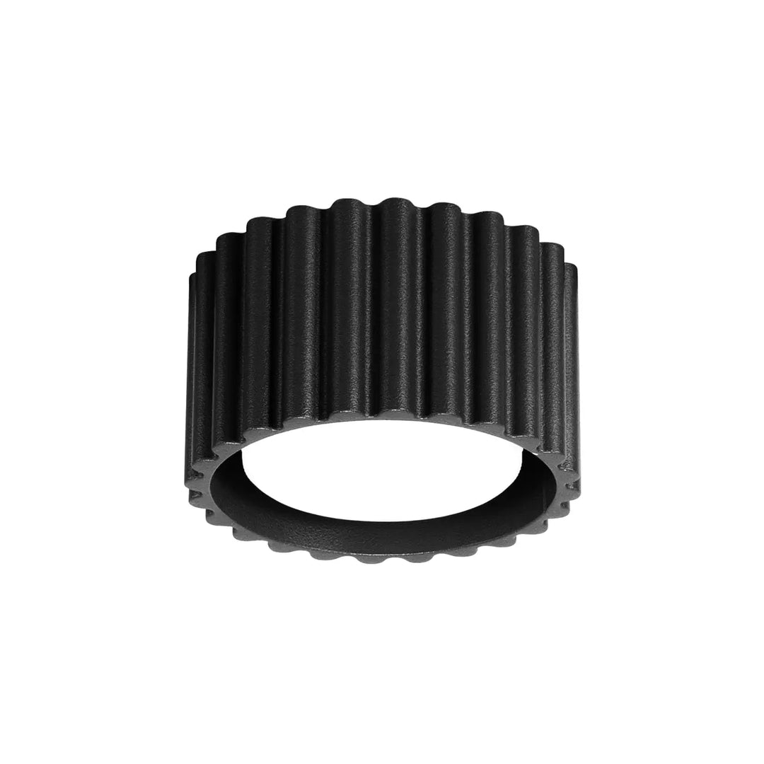 Luminaire plafonnier aura 1 noir avec anneau engrenage métallique noir forme unique inspirée texturée et dentelée