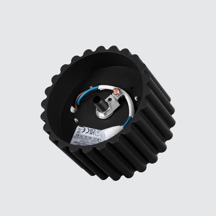 Luminaire plafonnier aura 1 noir avec dissipateur thermique nervuré noir forme unique inspirée vue arrière