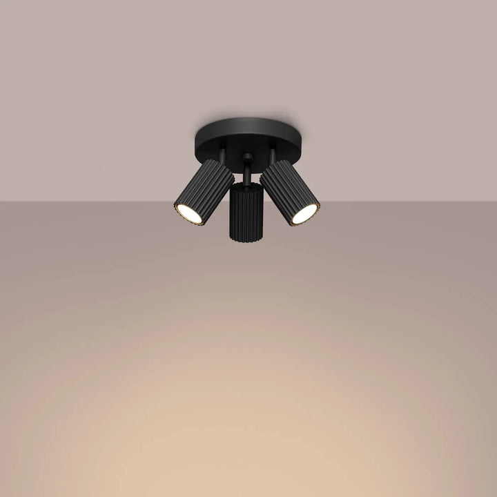 Plafonnier karbon allie noir mat avec trois têtes cylindriques réglables et ampoules gu10 interchangeables design minimaliste