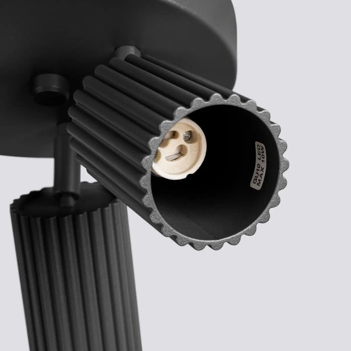 Plafonnier karbon allie noir en métal rainuré avec douille e27 pour ampoules gu10 interchangeables design minimaliste