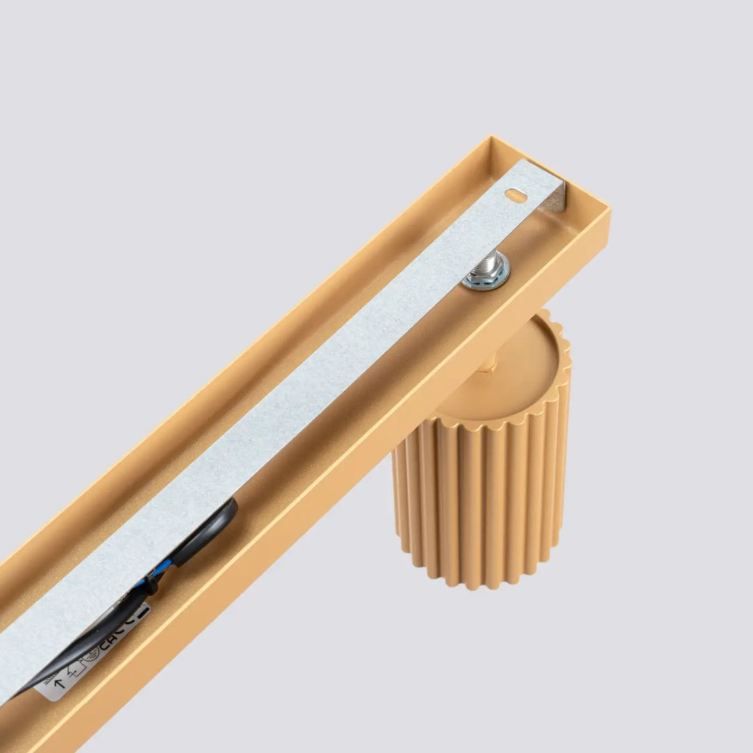 Luminaire plafonnier karbon allie beige avec base cylindrique cannelée et ampoules gu10 interchangeables design minimaliste