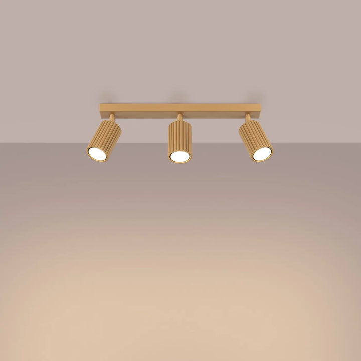 Plafonnier karbon allie design minimaliste en or avec trois ampoules gu10 interchangeables cylindriques et rainurées