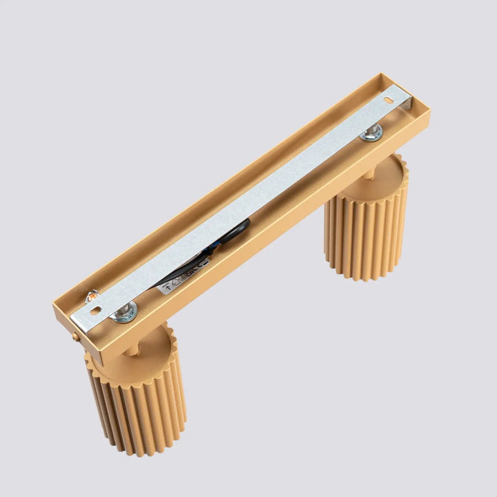 Plafonnier karbon allie design minimaliste or avec deux bases cylindriques cannelées et ampoules gu10 interchangeables
