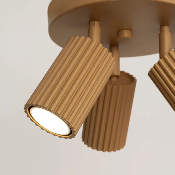 Luminaire plafonnier karbon allie design minimaliste avec ampoules gu10 interchangeables et finitions or modernes