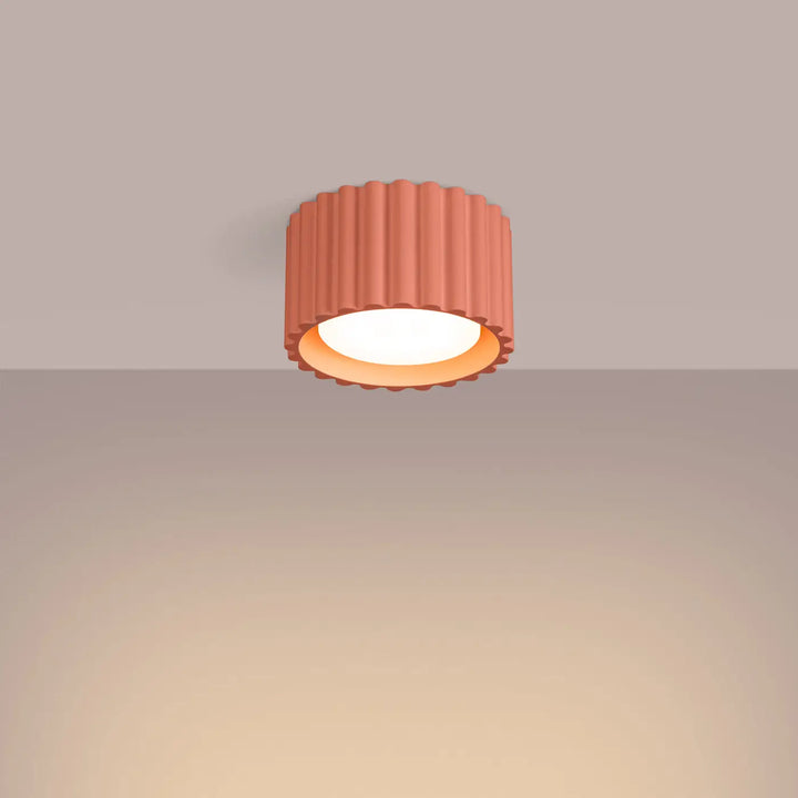 Luminaire plafonnier aura 1 peach corail forme unique inspirée avec lumière chaude et surface rainurée