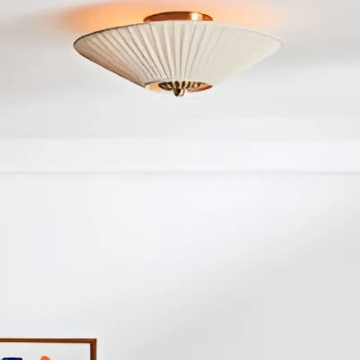 Luminaire plafonnier akeno moderne avec structure métallique et panneaux translucides en design circulaire chaud
