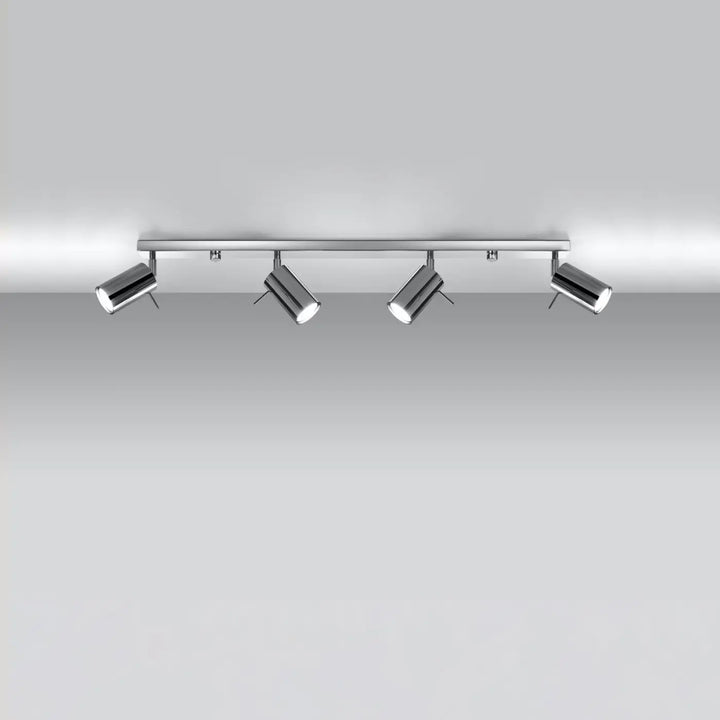 Luminaire plafonnier ring 4l chrome avec quatre spots ajustables pour une ambiance intérieure chaleureuse en demi-obscurité