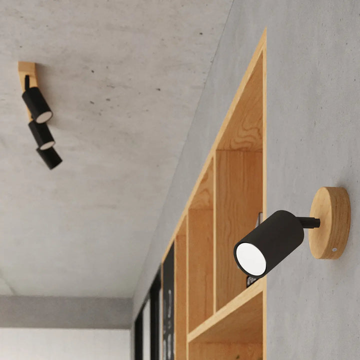 Plafonnier verdo 4 noir avec spot cylindrique mural en bois naturel au design moderne