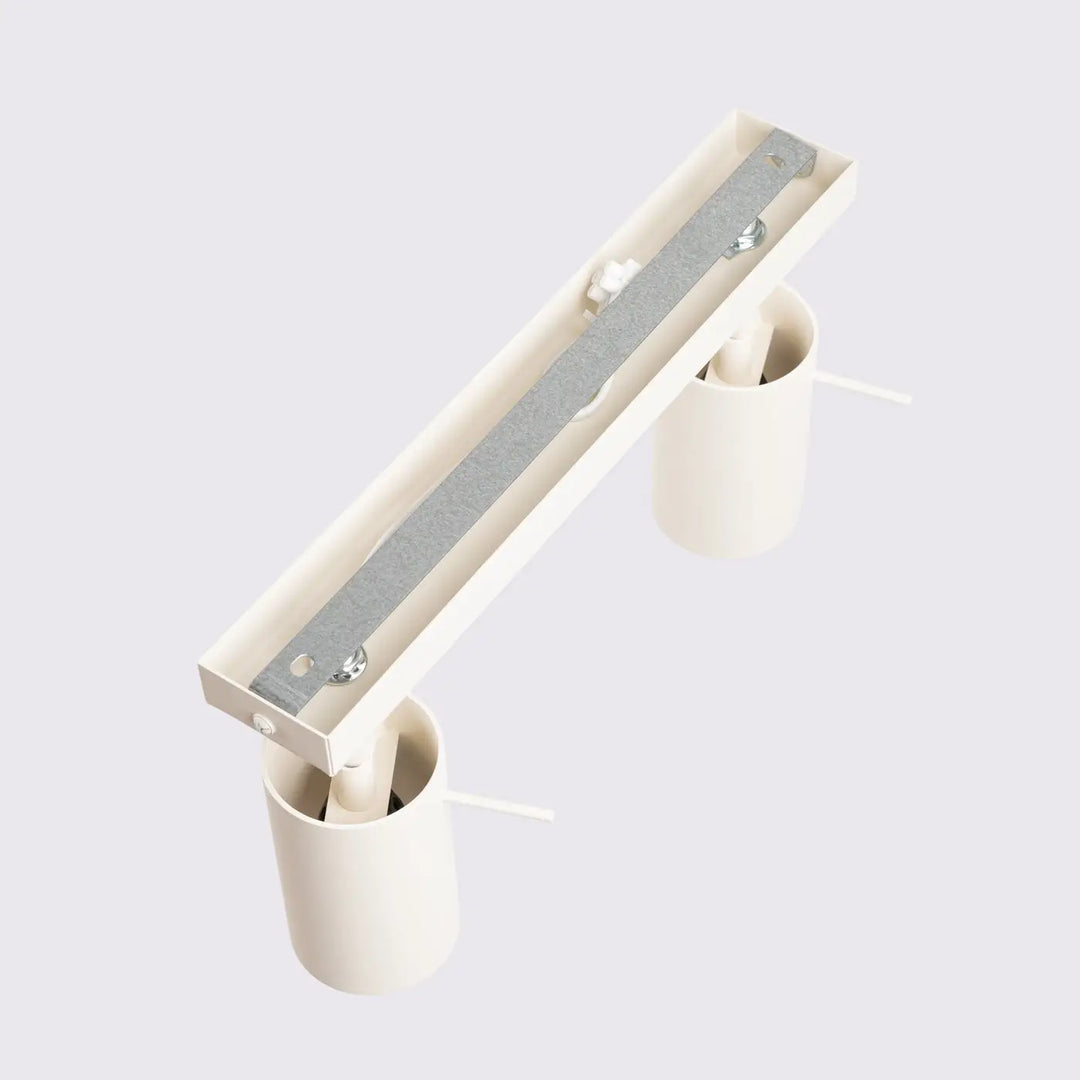 Luminaire plafonnier ring 2 beige avec lampe ring minimalisme moderne et éclairage flexible en bar métallique argenté