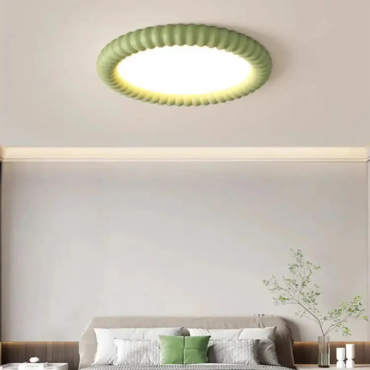 Luminaire plafonnier design annela avec contour cannelé en plastique vert menthe et éclairage blanc chaud doux