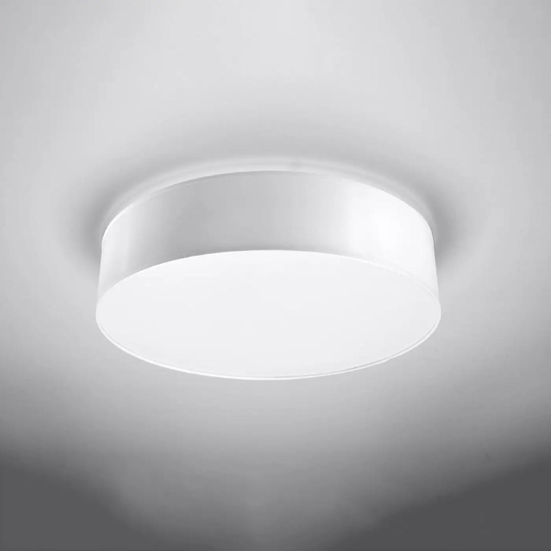 Plafonnier rond blanc avec forme riche et finition mate pour un éclairage polyvalent dans la collection Arena 55