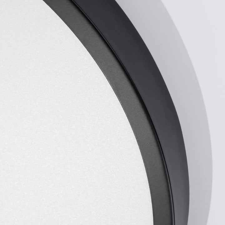 Plafonnier rond led onyx 60 noir avec cadre noir mat pour une recherche d’un éclairage aux couleurs intemporelles