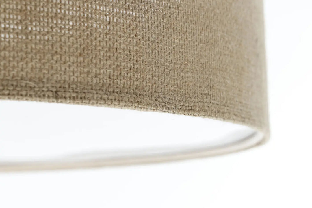 Luminaire plafonnier boho elegant taupe avec abat-jour en lin beige à finition tissée texturée