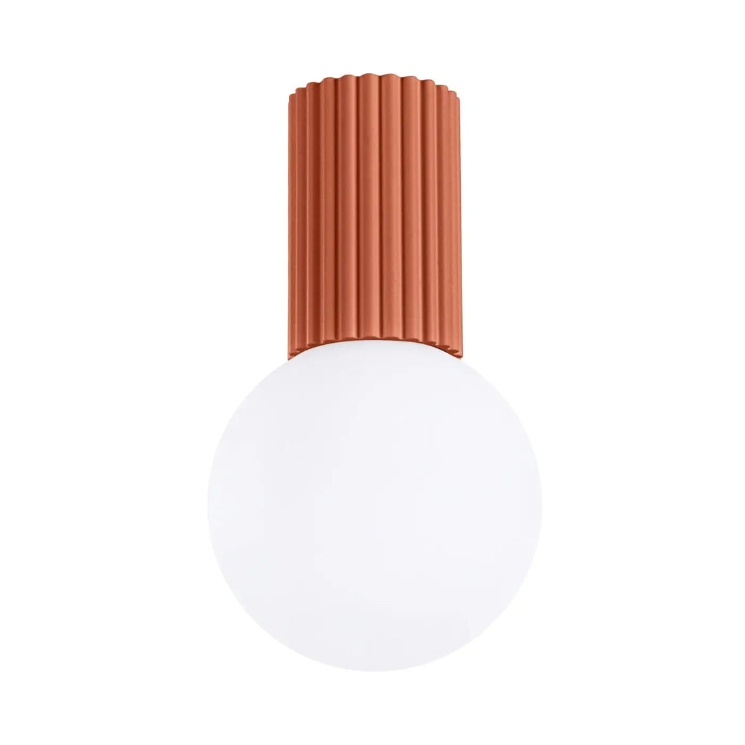Luminaire plafonnier halo cuivre finition avec sphère laiteuse frosted design bureau décorative rouge ochra