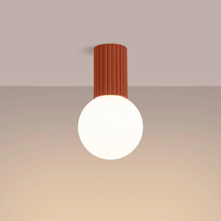 Lampe halo plafond avec base cylindrique terracotta mate et sphère laiteuse blanche pour bureau décorative