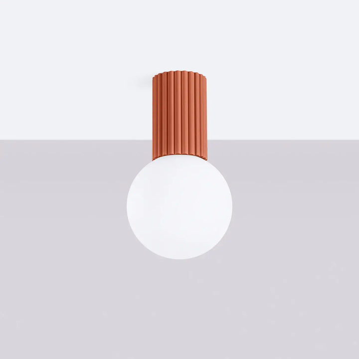 Lampe halo plafond finition cuivre avec sphère laiteuse en verre pour bureau décorative rouge ochra