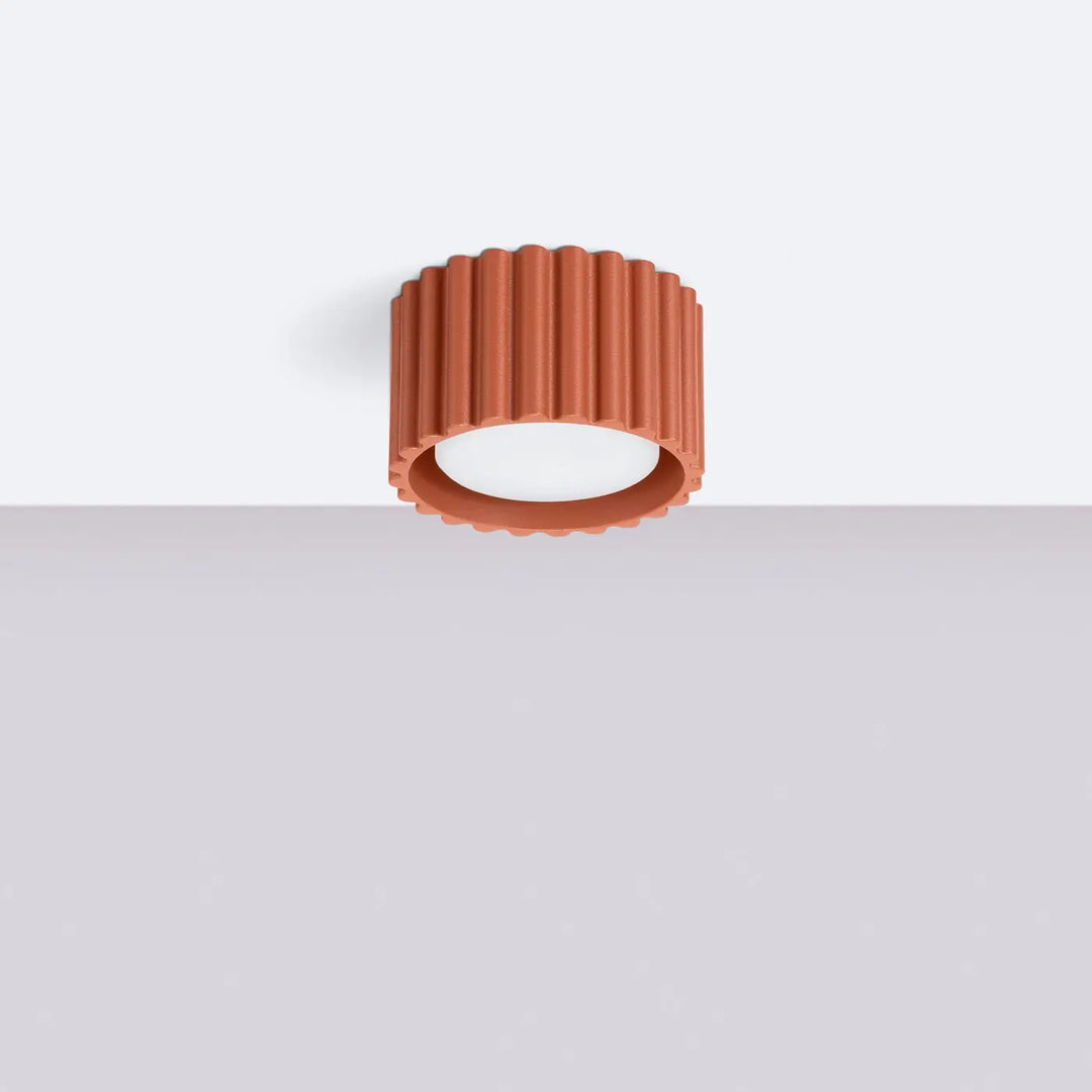 Luminaire plafonnier aura 1 rouge ochra en terracotta avec forme unique inspirée et design moderne nervuré