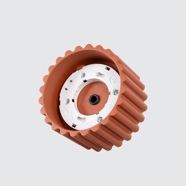 Luminaire plafonnier aura 1 rouge ochra en céramique terracotta à forme unique inspirée avec plaque de fixation blanche