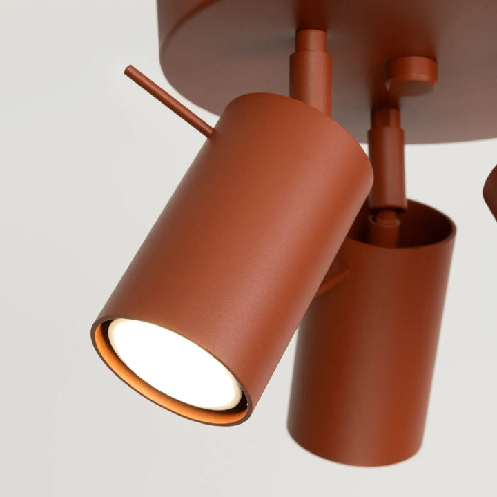 Luminaire plafonnier ring 3p en métal terracotta mat avec bras ajustables pour un éclairage flexible et minimalisme moderne