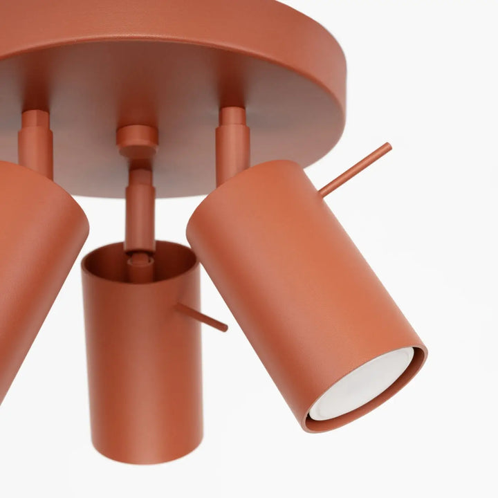 Luminaire plafonnier ring 3p rouge ochra avec lampe ring cylindrique terracotta à finition métal mat et éclairage flexible minimalisme moderne