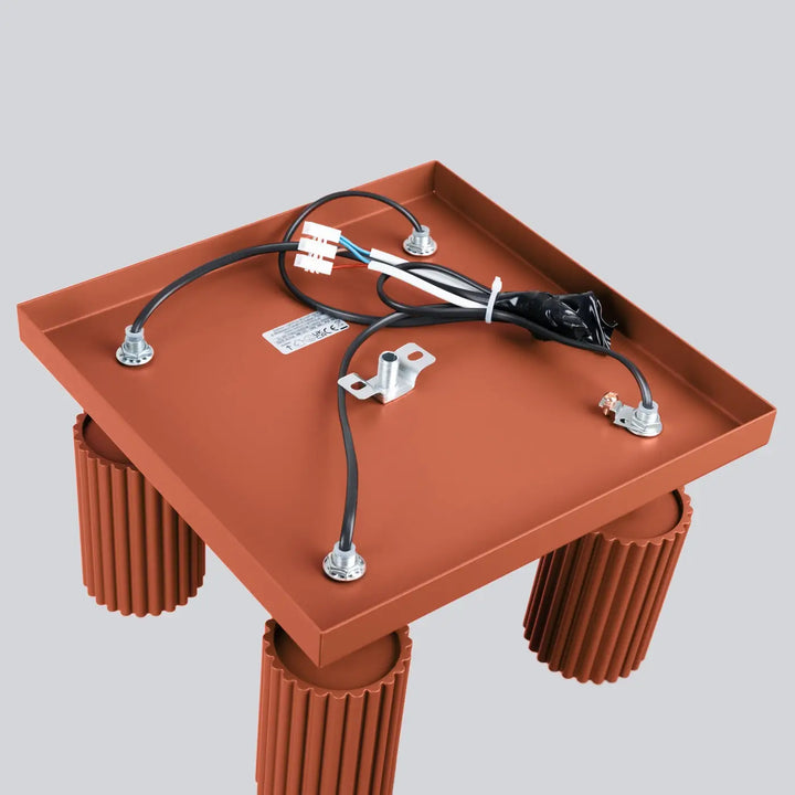 Plafonnier karbon 4 rouge ocre avec jambes cylindriques rainurées et ampoules gu10 interchangeables design minimaliste