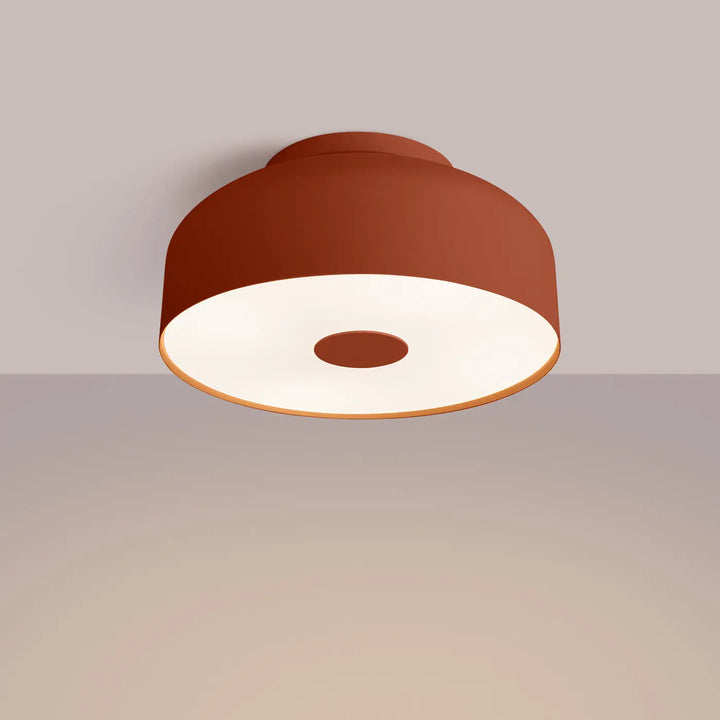 Plafonnier omiq rouge ocre allie simplicité et design exceptionnel avec une lampe de plafond en terracotta moderne