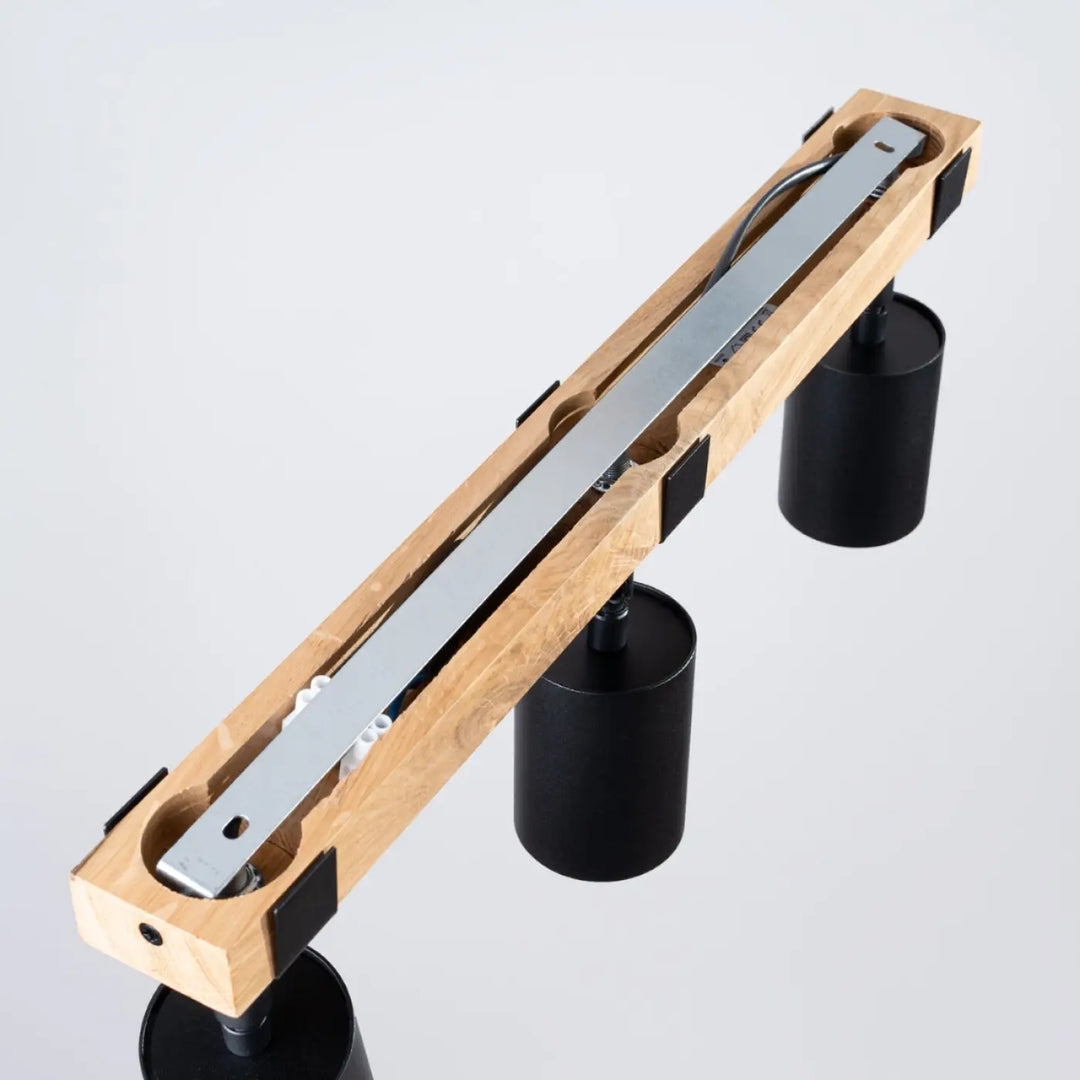 Luminaire plafonnier fager 3 noir avec boîtier moderne en métal argenté, cadre bois naturel et abat-jours orientables noirs