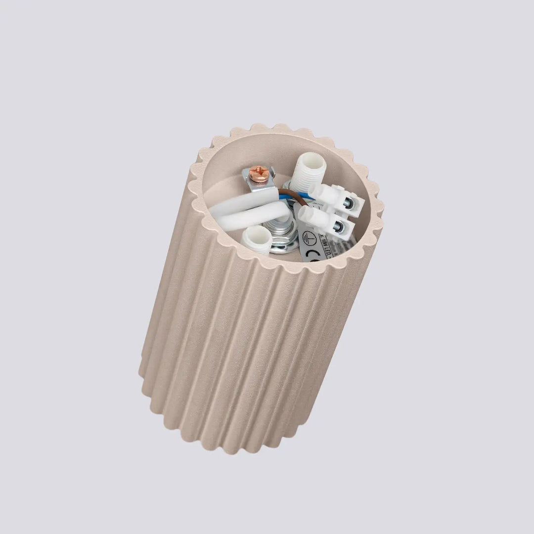 Plafonnier karbon allie beige cylindrique avec extÉrieur cannelÉ et ampoules gu10 interchangeables design minimaliste