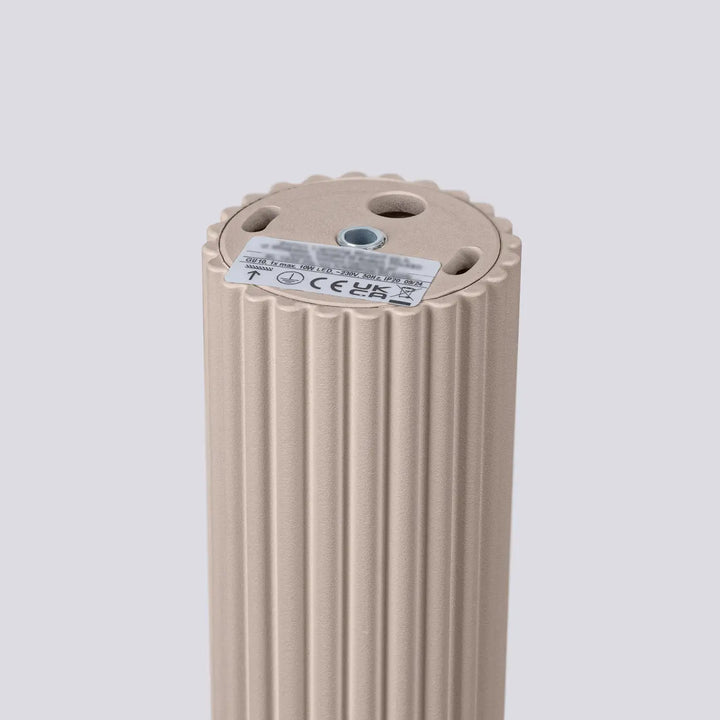 Plafonnier karbon allie beige en matériau côtelé avec top circulaire et ampoules gu10 interchangeables design minimaliste
