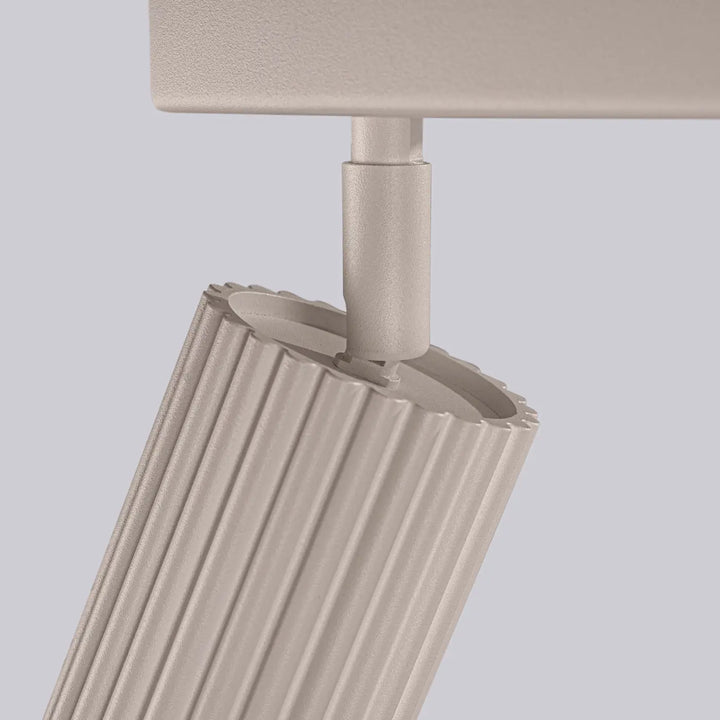 Plafonnier karbon allie beige en design minimaliste avec ampoules gu10 interchangeables et finition ribbed moderne