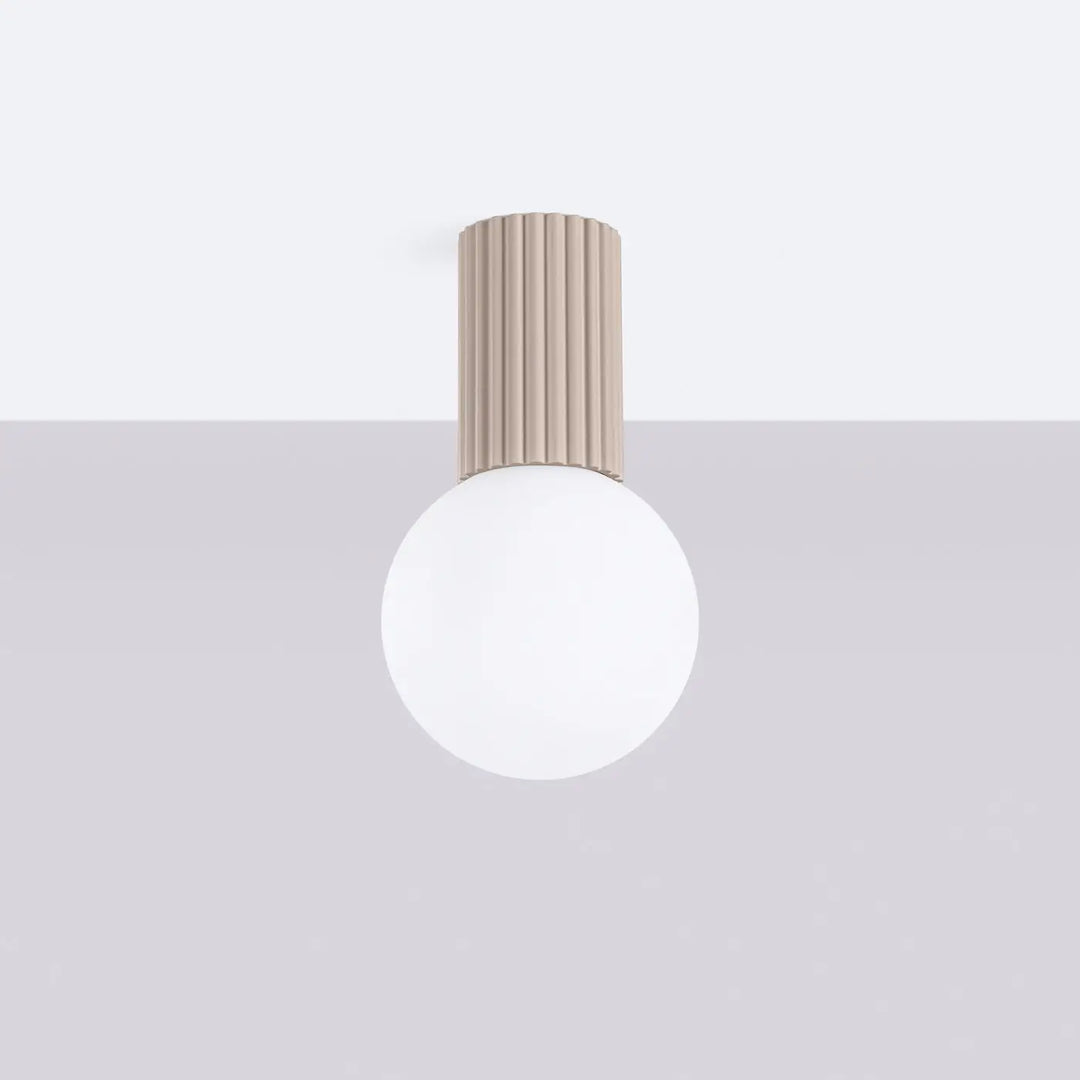 Luminaire plafonnier halo taupe avec corps cylindrique beige côtelé et sphère laiteuse en verre pour bureau décorative