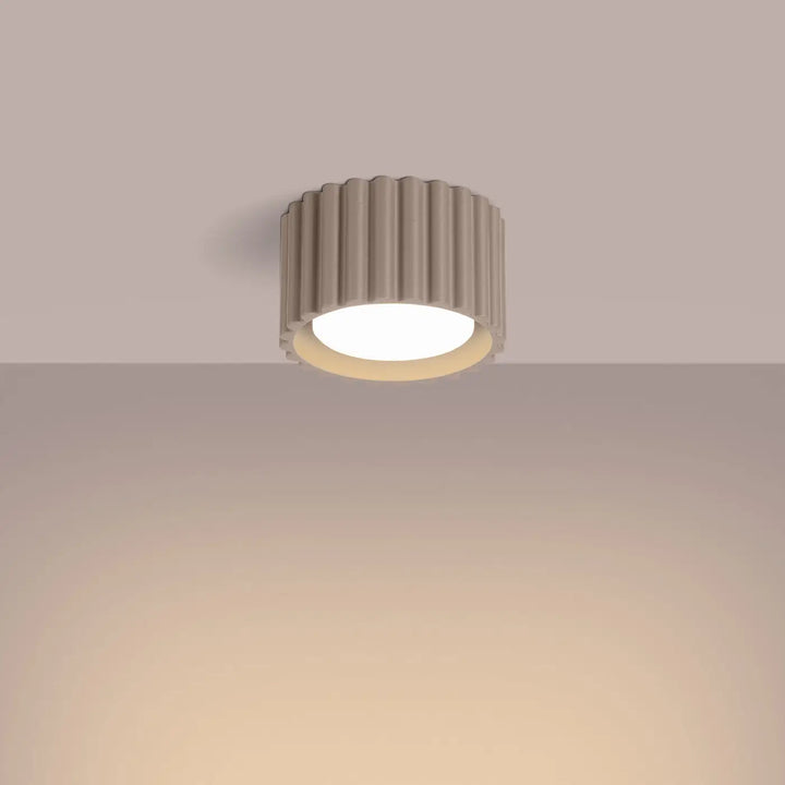 Luminaire plafonnier aura 1 taupe beige avec forme unique inspirée cylindrique et lumière chaude diffuse