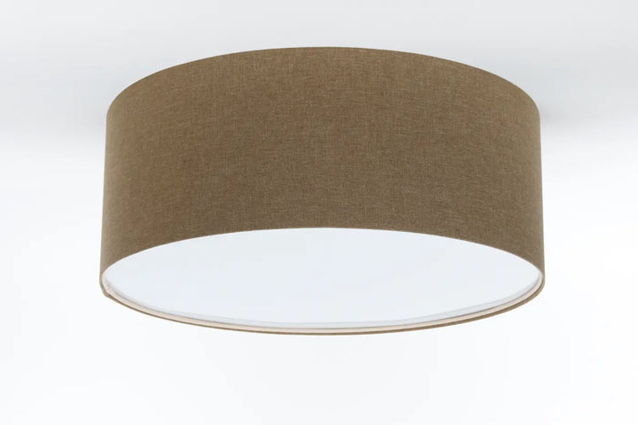 Luminaire plafonnier boho elegant marron gris avec abat-jour cylindrique en tissu texturé marron et intérieur blanc lisse
