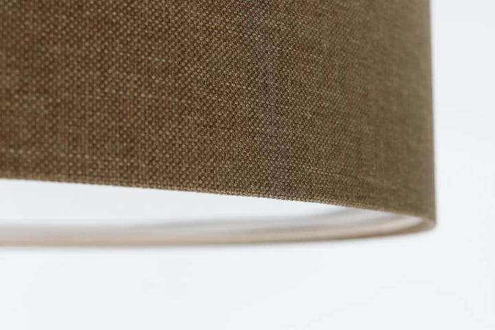 Luminaire plafonnier boho elegant marron gris avec abat-jour en lin marron à texture tissée subtile