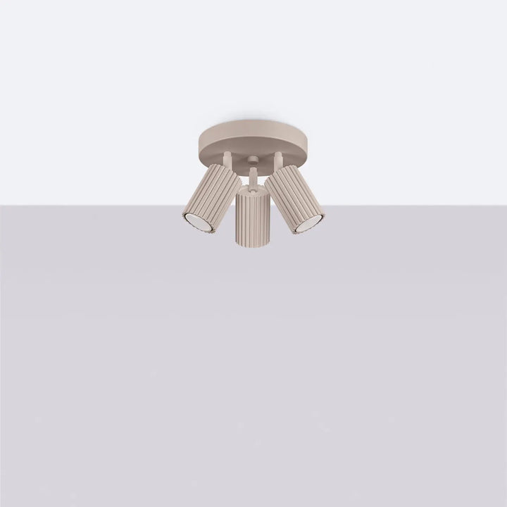 Luminaire plafonnier karbon allie beige avec trois têtes cylindriques réglables et ampoules gu10 interchangeables design minimaliste