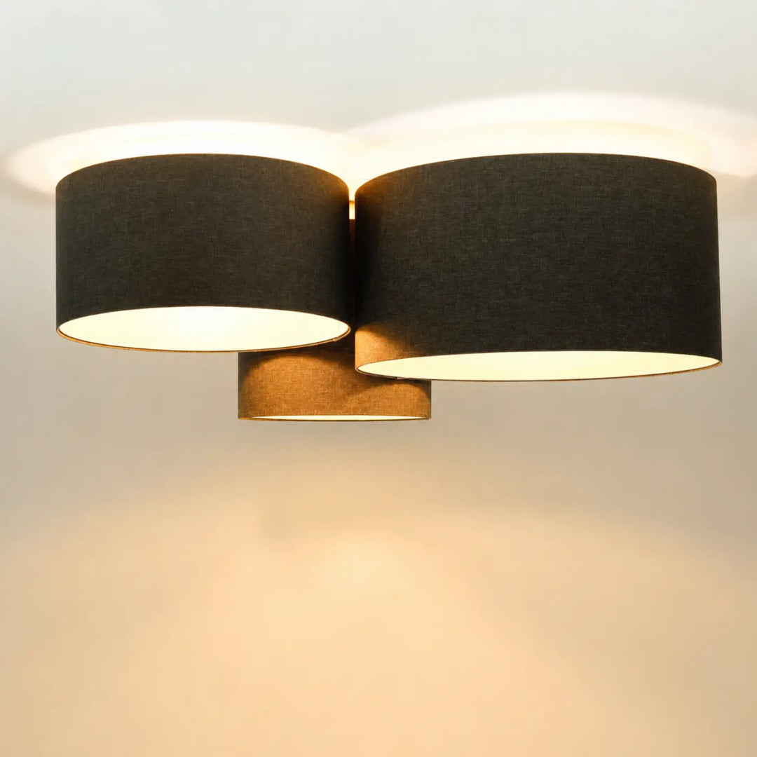 Luminaire plafonnier trio boho elegant marron gris en tissu naturel avec abat-jour drum noir moderne et lumière chaude