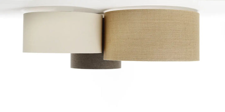 Luminaire plafond trio boho élégant avec trois abat-jours cylindriques en tissu lin naturel crème beige et graphite