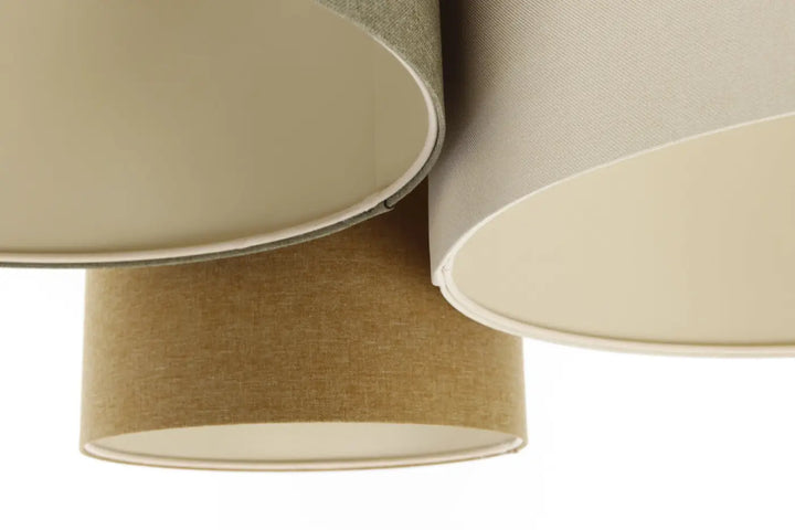 Luminaire plafonnier trio boho elegant avec trois abat-jour cylindriques en tissu naturel crème gris vert et ecru