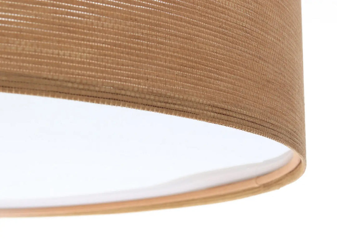 Luminaire plafonnier mesh en tissu caramel tissé avec intérieur blanc lisse et bord en bois clair