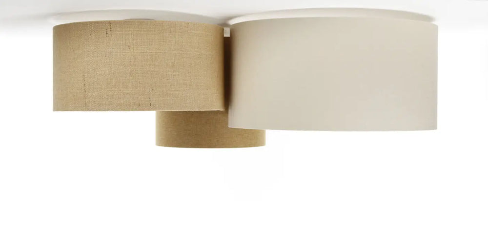 Luminaire plafonnier trio boho elegant avec deux abat-jours cylindriques en lin beige naturel et tissu crème lisse