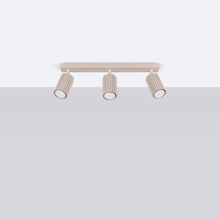 Plafonnier karbon allie design minimaliste avec trois spots cylindriques métalliques beige et ampoules gu10 interchangeables