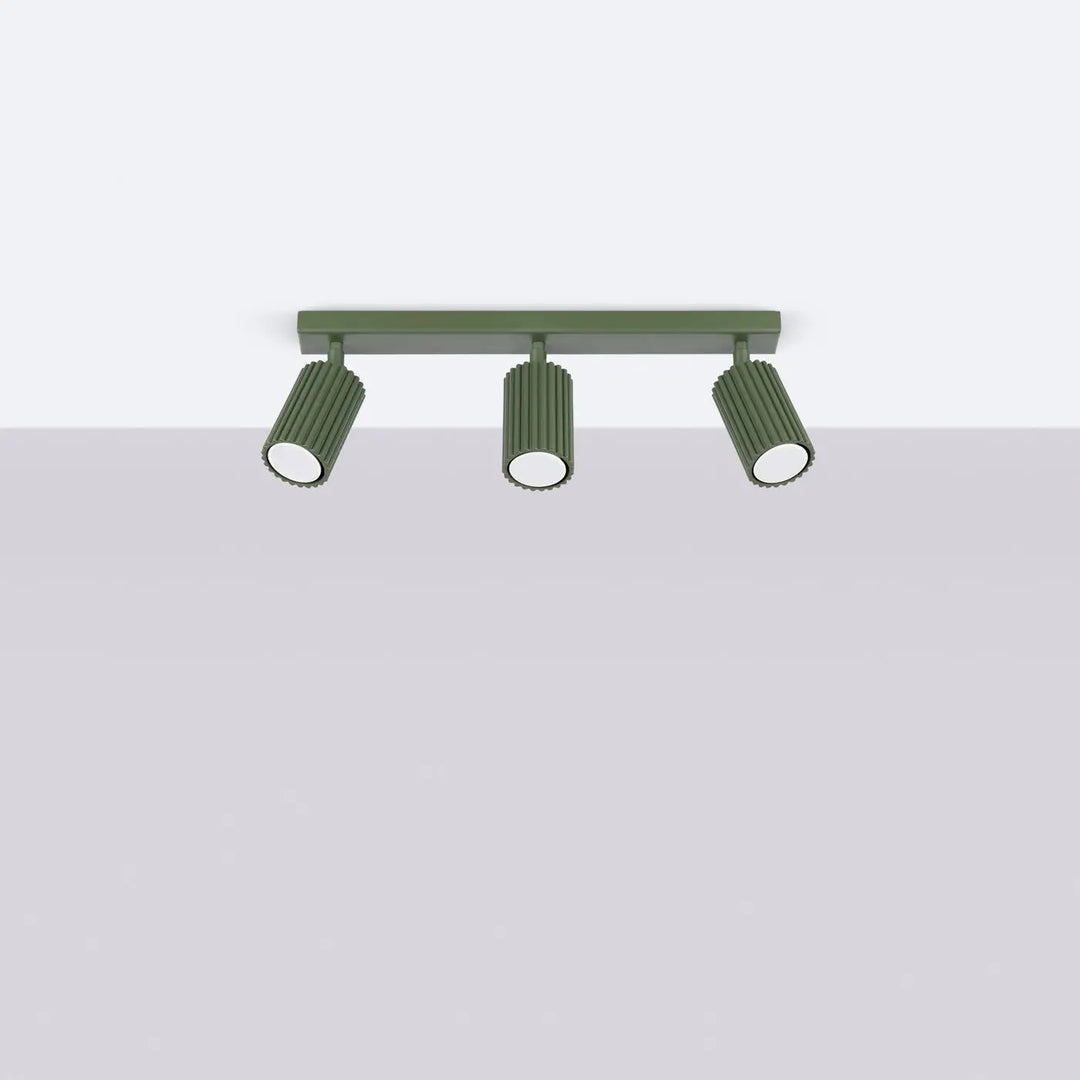 Plafonnier karbon allie vert olive en métal avec trois spotlights cylindriques rainurés et ampoules gu10 interchangeables design minimaliste