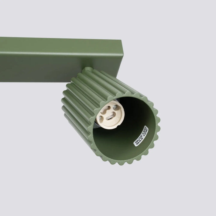Plafonnier karbon allie vert olive avec finition matte et douille e27 visible design minimaliste et ampoules gu10 interchangeables