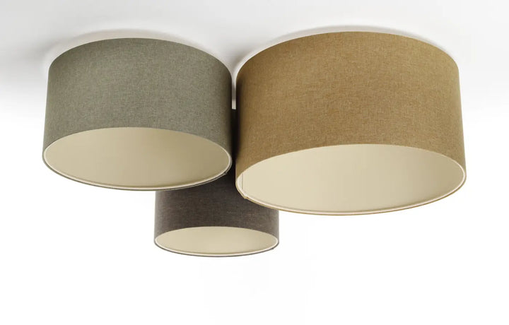 Luminaire plafonnier trio boho elegant avec trois abat-jours cylindriques en tissu naturel moutarde gris vert graphite